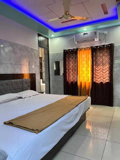 Bed, TV and multimedia, Bedroom, air conditioner