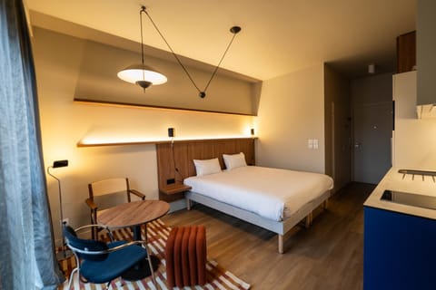 Bed, Kitchen or kitchenette, Photo of the whole room, Bedroom