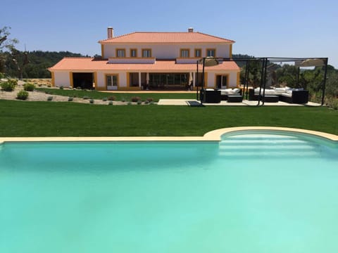 Garden, Area and facilities, Swimming pool