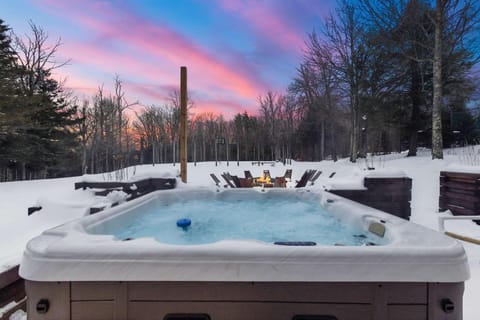 The Mahogany House near Mt Snow Hot Tub Pool Villa in West Dover