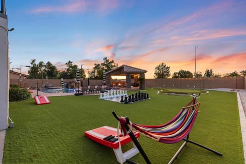 Luxury 6BR Retreat - Pool BBQ Theater and Games House in Mesa