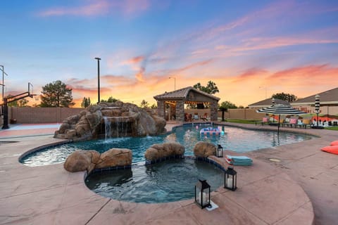 Luxury 6BR Retreat - Pool BBQ Theater and Games House in Mesa
