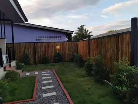 Laila Places at Lanta Resort in Sala Dan