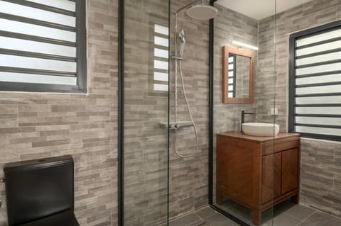 Villa Indonésie-piscine privé au centre de l'île Villa in Les Abymes