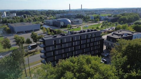 Property building, Neighbourhood, Bird's eye view, City view, Street view, Location, Parking