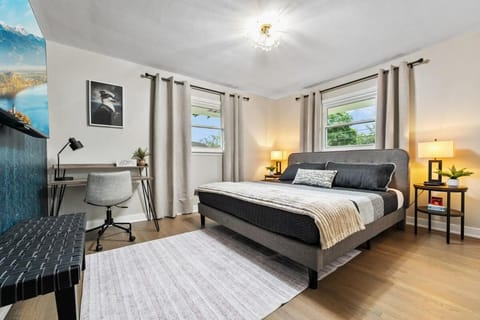 Chic Oasis Game Room Near Base House in Waukegan