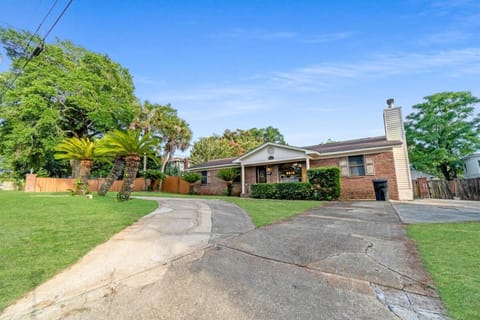 Over The Hill By The Bayou, Villa in East Pensacola Heights