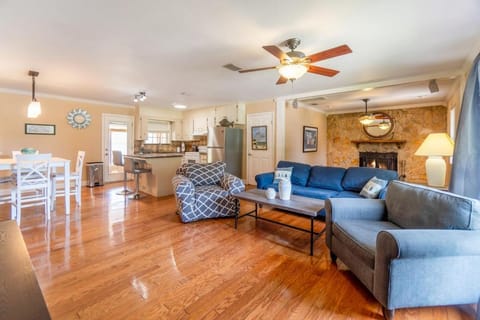 Over The Hill By The Bayou, Villa in East Pensacola Heights