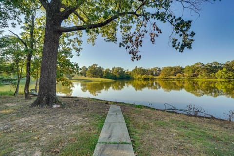 Waterfront Texarkana Cabin Tranquil Acreage Cabin in Texarkana