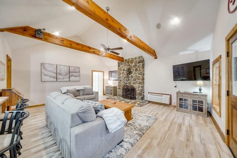 Waterfront Texarkana Cabin Tranquil Acreage Cabin in Texarkana