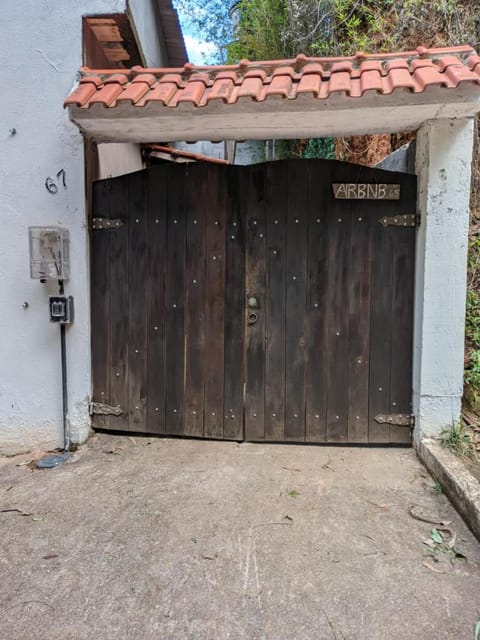 Casa Singela House in Miguel Pereira