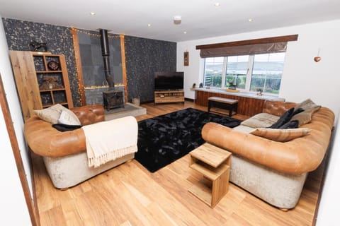 Communal lounge/ TV room, Living room, Seating area