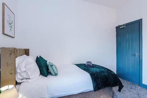 Three Bedroom House in Wigan - Perfect for family! Apartment in Wigan