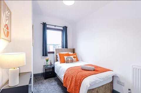 Three Bedroom House in Wigan - Perfect for family! Apartment in Wigan