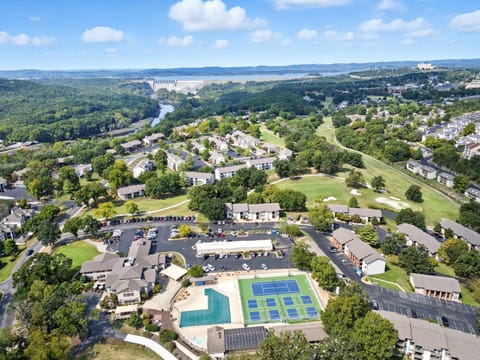 Branson Getaway Retreat - For 4 House in Branson