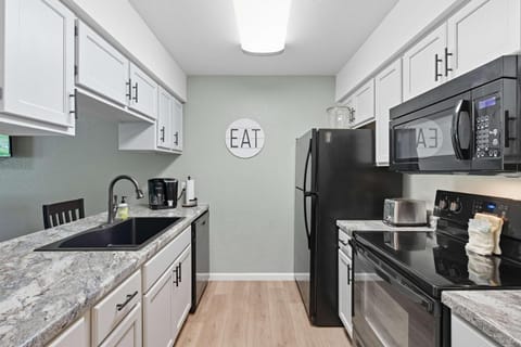 Branson Getaway Retreat - For 4 House in Branson