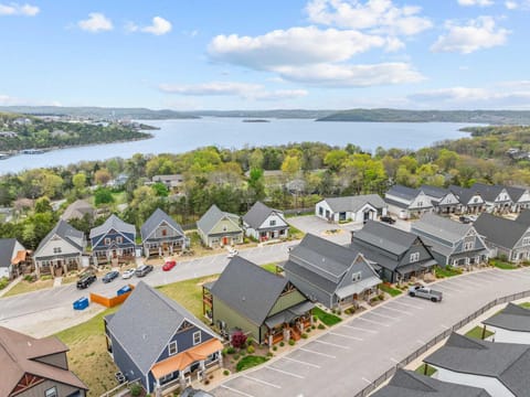 Green Wood Getaway - for 18 House in Ridgedale