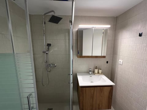 Loutraki's Seaside Serenity, 2 BDRM apartment Apartment in Euboea