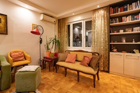 Library, Living room, Seating area