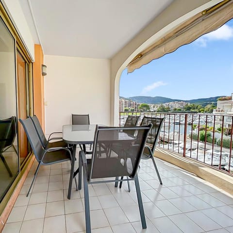 Vue Marina, Piscine, Terrasse & Fibre Apartment in Mandelieu-La Napoule