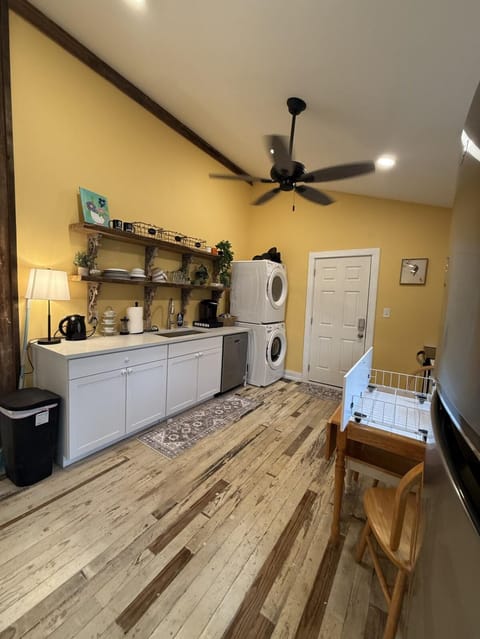 Kitchen or kitchenette, Dining area, dishwasher, microwave, oven, stove, washing machine, dryer