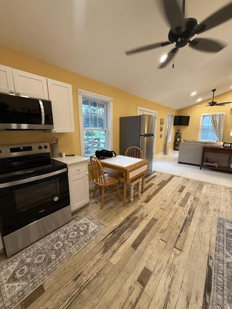 Kitchen or kitchenette, Dining area, dishwasher, oven, stove