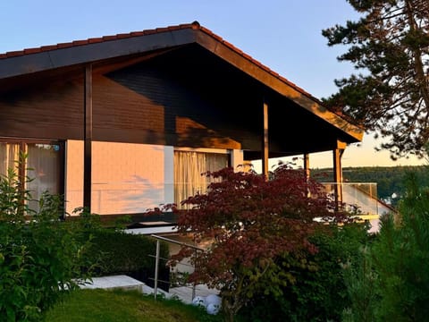 Property building, Garden, Balcony/Terrace