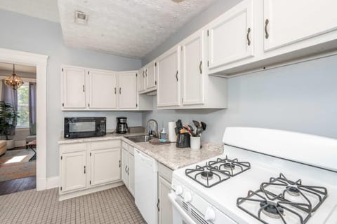 Queen City Suites 2 - For 4 Apartment in Over The Rhine