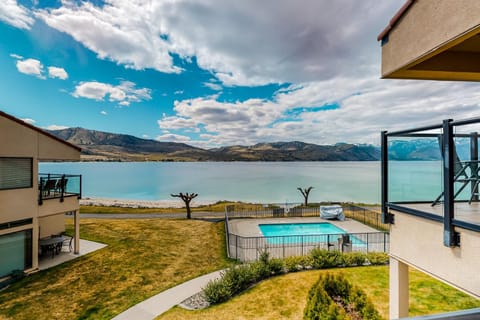 Lake Chelan Shores - Beachfront Paradise #12-4 Apartment in Chelan (In Town)