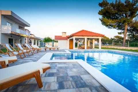 Swimming pool