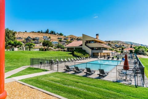 Lake Chelan Shores - Waterfront Dream 11-4 Apartment in Chelan (In Town)