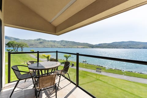 Lake Chelan Shores - Waterfront Dream 11-4 Apartment in Chelan (In Town)
