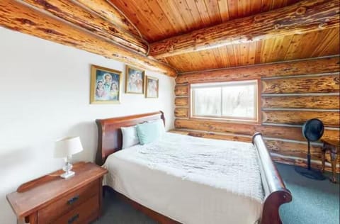 Mountain Basecamp Hot Tub plus Pool Table House in Wildernest