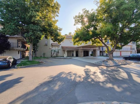 Property building, Location