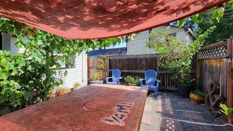 Patio, Day, Garden, Dining area, Garden view