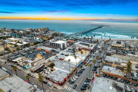 Walk to Ocean Beach Stylish 2BR Apt with Patio House in Ocean Beach