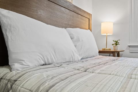 Pittsburgh Shadyside 3D Cozy and Stylish Private Bedroom with Shared Bathroom Vacation rental in Shadyside