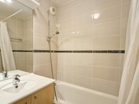 Confort lumineux au centre de Flaine, balcon + parking en option - FR-1-425-237 Apartment in Arâches-la-Frasse