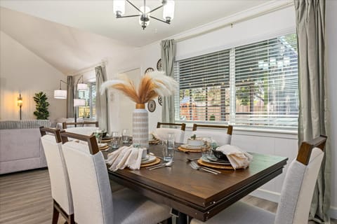 Htown Hot Tub Getaway Swing Set BBQ Yard Games House in Missouri City