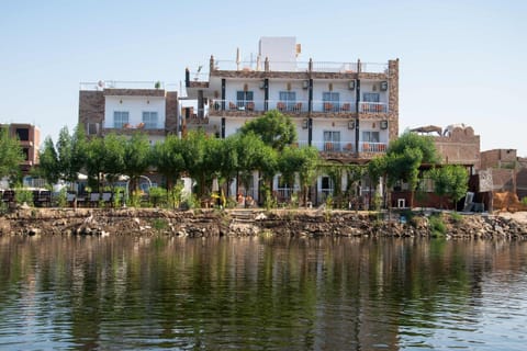 Property building, Spring, Day, Natural landscape, City view, Lake view, River view