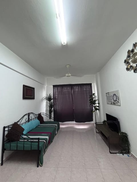 Bed, TV and multimedia, Living room, Seating area