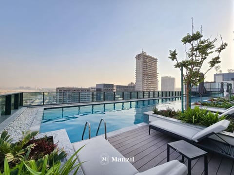 Property building, Day, View (from property/room), Balcony/Terrace, Pool view, Swimming pool, sunbed