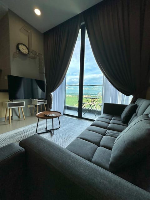 Communal lounge/ TV room, TV and multimedia, View (from property/room), Balcony/Terrace, Living room, Seating area, Sea view