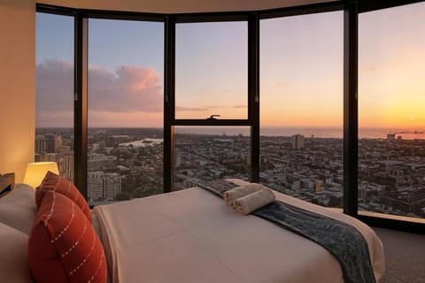 Bed, Natural landscape, Photo of the whole room, City view, Sunrise