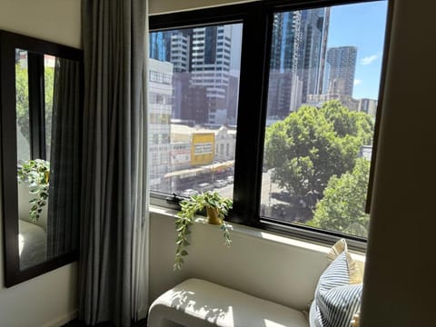 Bedroom, City view