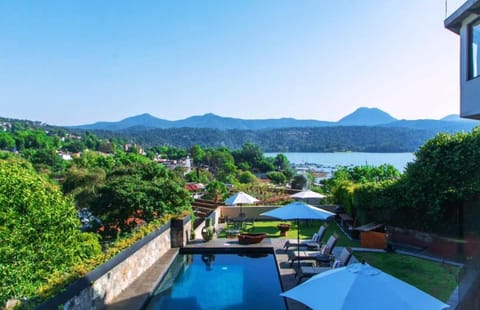 Lake view, Mountain view, Pool view, Swimming pool