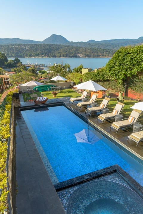 Lake view, Mountain view, Pool view, Swimming pool