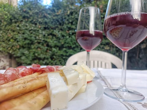 Food and drinks, Food, Lunch, Dinner, Drinks, Alcoholic drinks