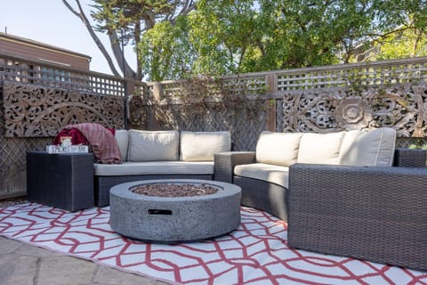 BytheSea Bluff Retreat Ocean Views & Coastal Trails House in Moss Beach