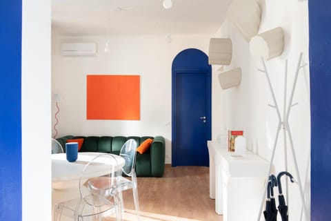 Bed, Living room, Seating area